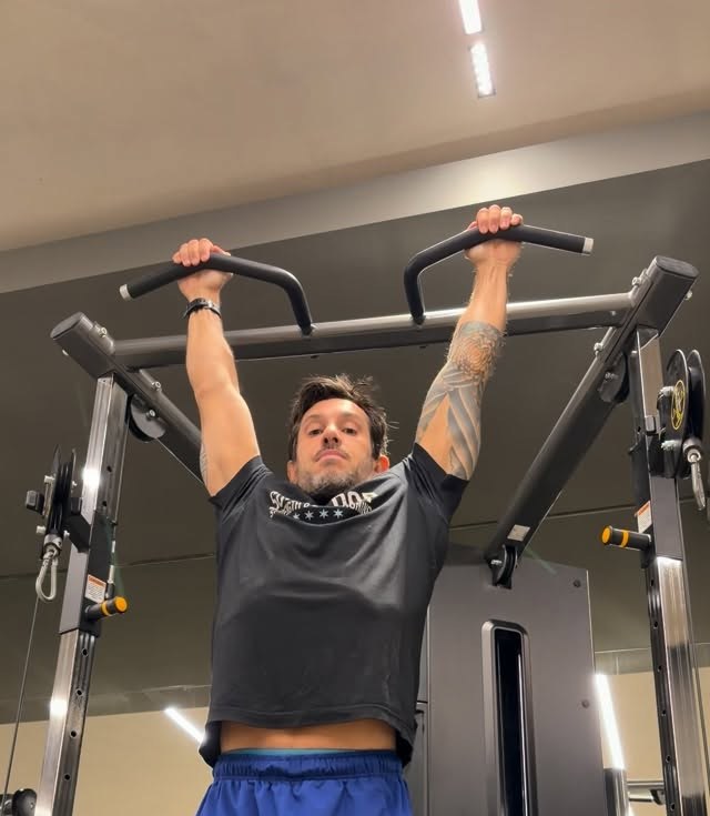 Dr. Guilherme Guida treinando na barra